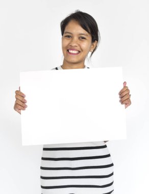 kadın stüdyoda poz