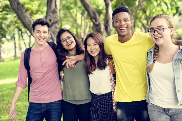 Diversidad Grupo de Jóvenes — Foto de Stock