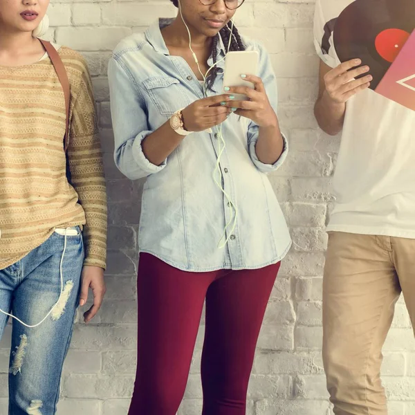 Students using digital devices — Stock Photo, Image