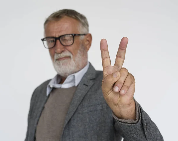 Senior man showing victory sign — Stock Photo, Image