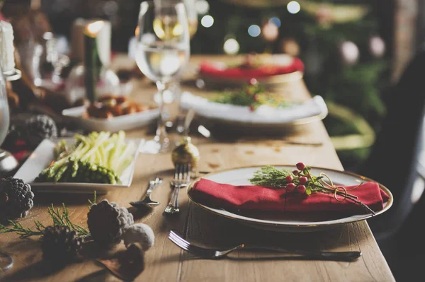 Tisch mit Weihnachtsessen — Stockfoto
