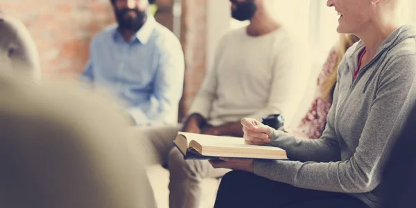 Personer vid mötet i Office — Stockfoto