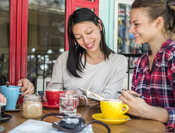 Les gens qui boivent du café — Photo