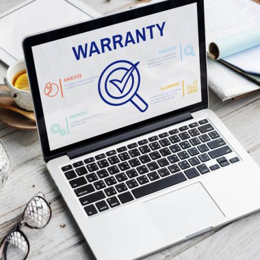 çalışma alanı tablo açılan laptop
