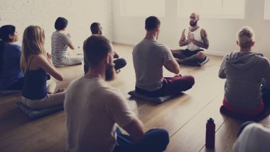 Joga yapan insanlar 