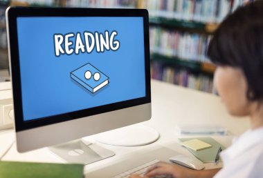 bilgisayarla çalışma öğrenci kız