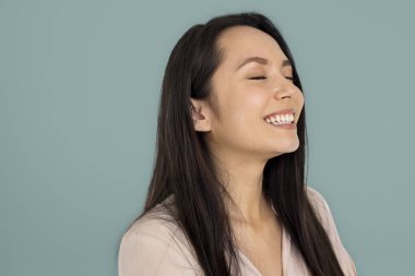 Kapalı gözlü kadın. 