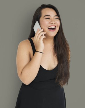 Akıllı Telefonla Konuşan Kadın