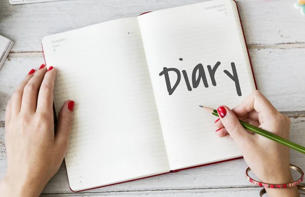 Woman writing notes in diary — Stock Photo, Image