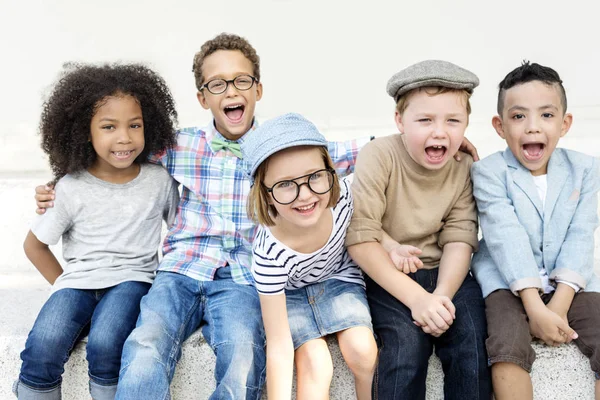 子どもたちの笑顔の肖像画 — ストック写真
