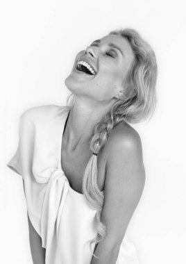 kadın stüdyoda poz