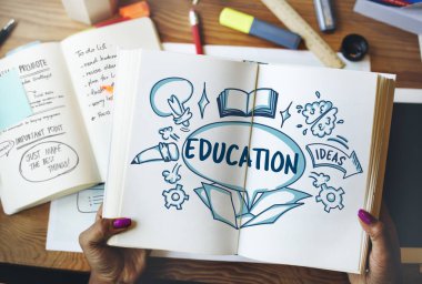 Kadın holding açık kitap