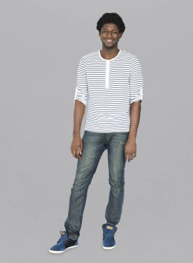 Afrikalı genç gülümseyen