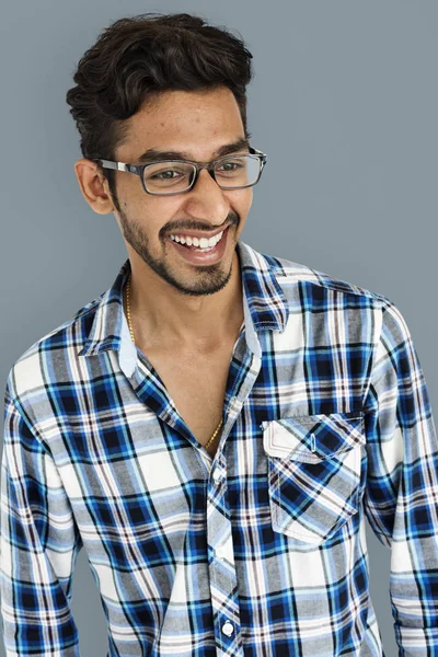 眼鏡でうれしそうなインド人 — ストック写真