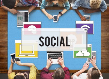 Dijital aygıtlar kullanan insanlar