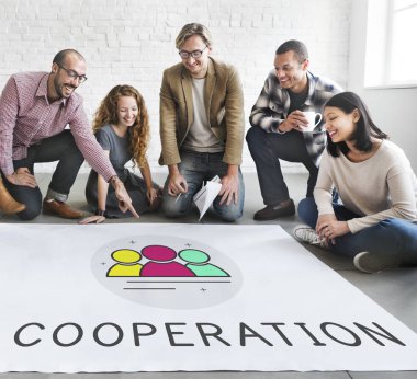 tasarımcılar poster ile çalışma 