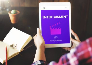 insan elinden tutarak dijital tablet 