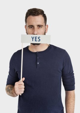 konuşma sopa tutan adam