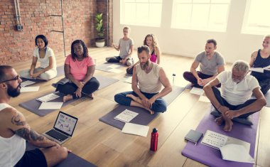 Joga yapan insanlar 