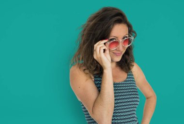 kadın güneş gözlüğü ayarlama