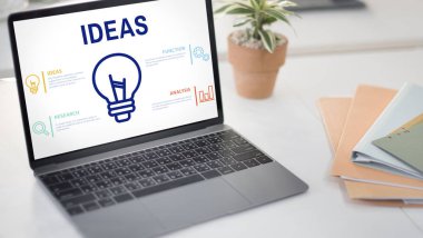 çalışma alanı tablo açılan laptop