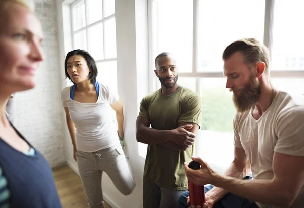 People chatting before Exercise — Stock Photo, Image
