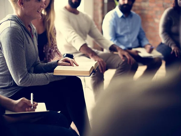 Personnes présentes à la réunion au bureau — Photo