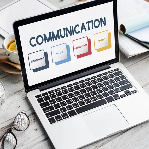 çalışma alanı tablo açılan laptop