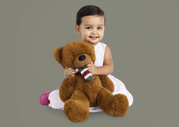 Meisje met teddybeer — Stockfoto