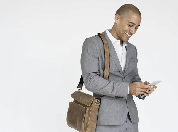 Uomo d'affari utilizzando smartphone — Foto Stock