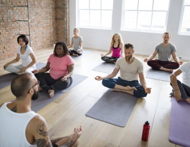 Joga yapan insanlar 