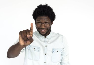 Sanal ekran kullanan adam