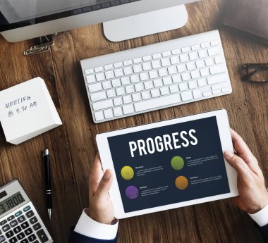 iş kişi dijital tablet kullanma