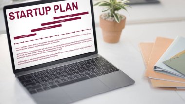 çalışma alanı tablo açılan laptop