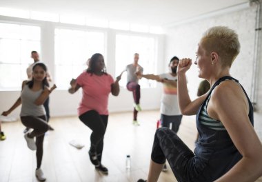 Grup egzersiz sınıfındaki