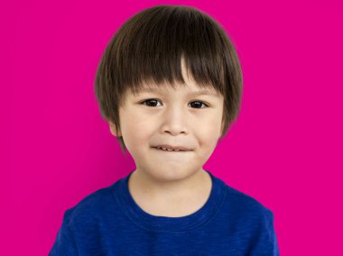 sevimli Asya dudak ısırma çocuk