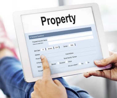 Dijital tablet kullanan kişi