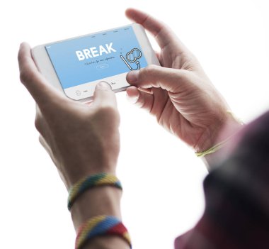 insan elinden tutarak cep telefonu