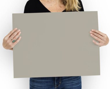 kadın holding tasarlamak