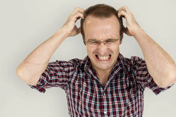 Hombre rascándose la cabeza —  Fotos de Stock