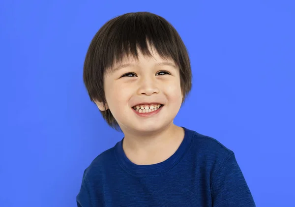 Carino asiatico ragazzo sorridente — Foto Stock