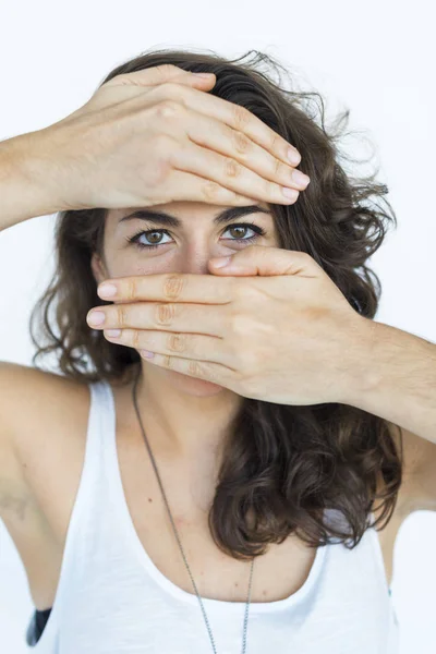 Mujer cubriendo la cara —  Fotos de Stock