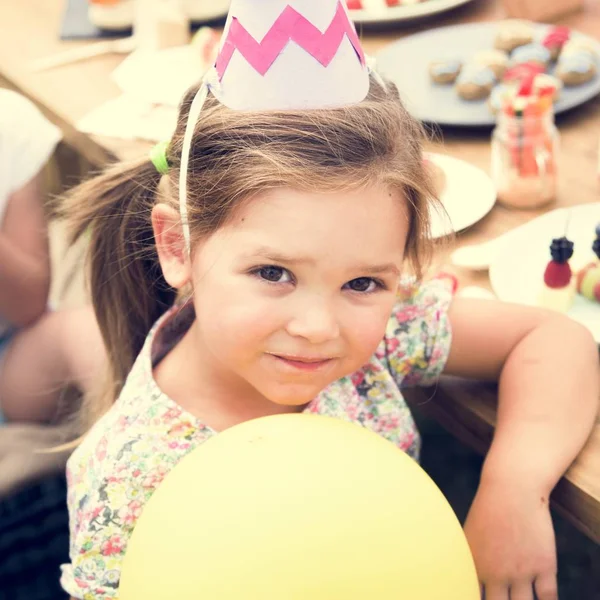 Happy Kid op verjaardagsfeestje — Stockfoto