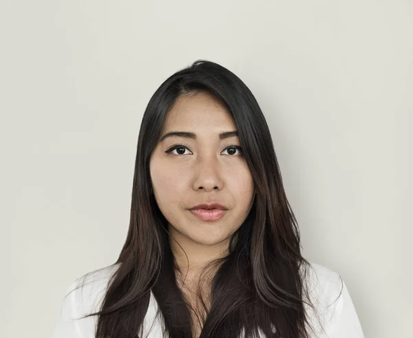 Asiatisk kvinna i studion — Stockfoto