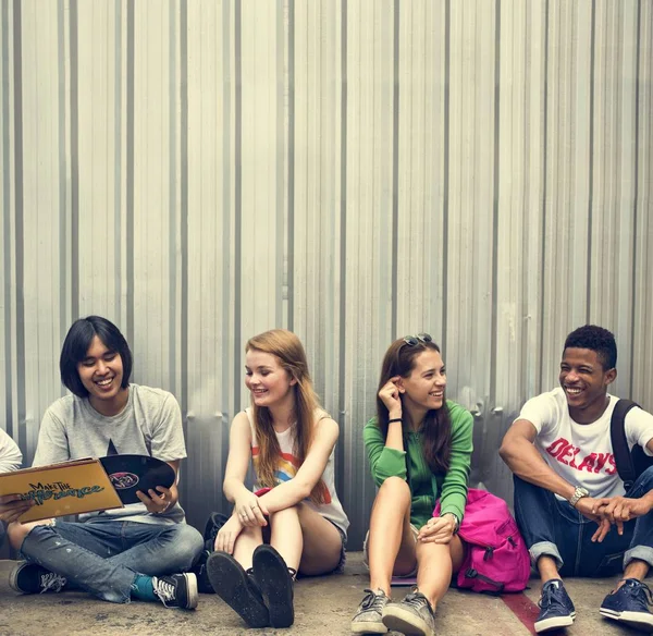 Grupo de amigos adolescentes — Fotografia de Stock