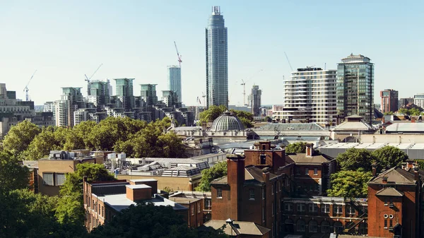 Città reale con edifici — Foto Stock