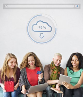  Dijital cihazlar kullanarak kadınlar