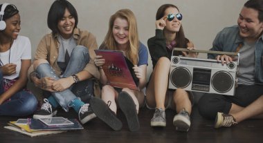 Vintage Boombox arkadaşlarınızla 