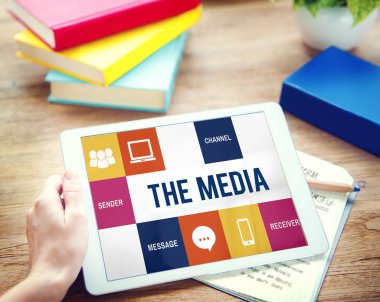 kişi holding dijital tablet