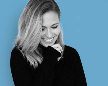 Kafkas kadın gülümsüyor